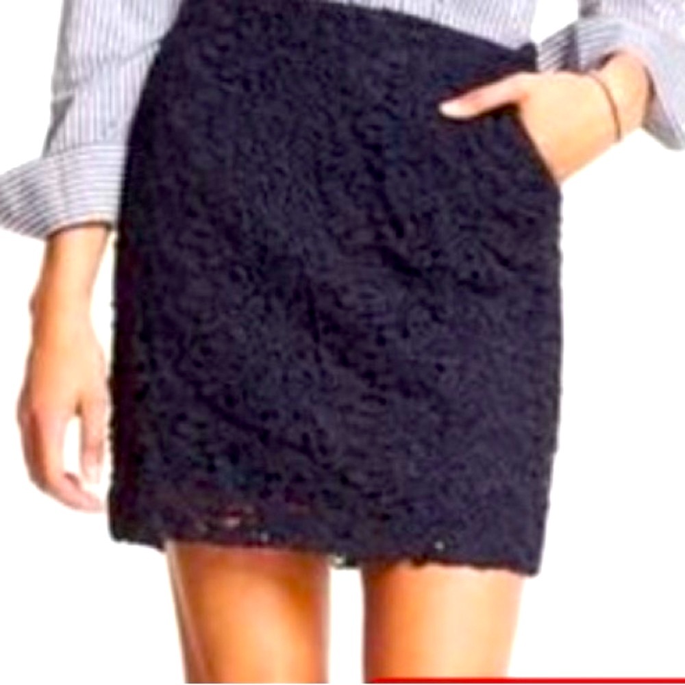 Navy BANANA REPUBLIC Lace Mini Skirt, Navy Blue Size 8